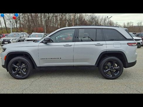 Used 2023 Jeep Grand Cherokee Altitude image 5