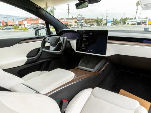 Used 2022 Tesla Model X AWD/4WD image 33