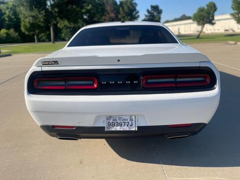 Used 2019 Dodge Challenger SXT image 7
