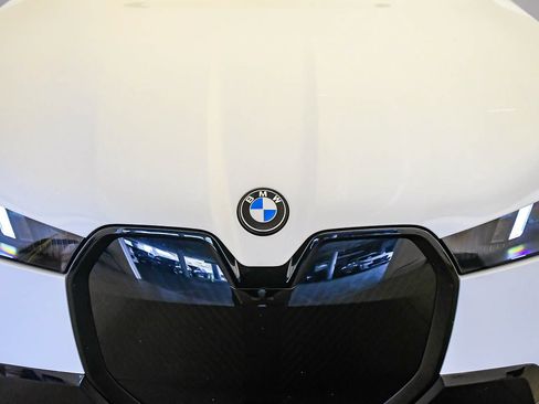 Used 2026 BMW iX xDrive45 w/ M Sport Package AWD/4WD image 8