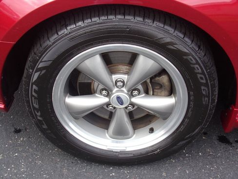Used 2005 Ford Mustang GT RWD image 9