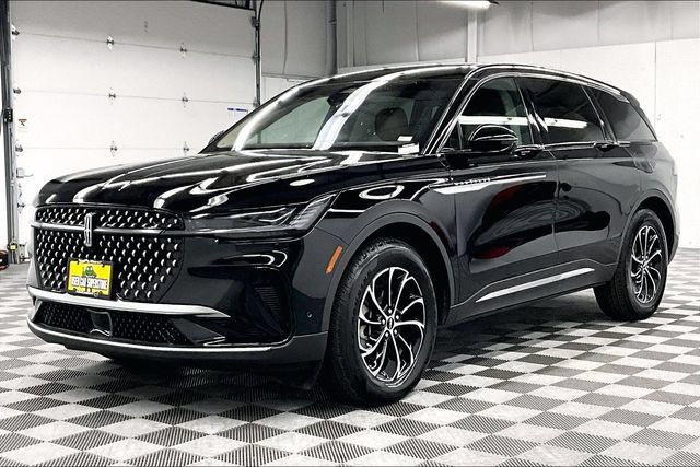 Used 2024 Lincoln Nautilus Premier AWD/4WD image 11