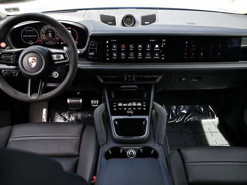 New 2025 Porsche Cayenne GTS image 27