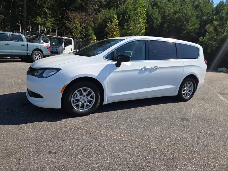 Used 2024 Chrysler Voyager LX FWD image 1