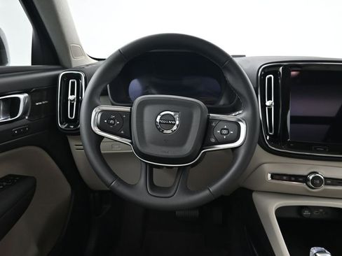 Used 2024 Volvo XC40 B5 Plus AWD/4WD image 12