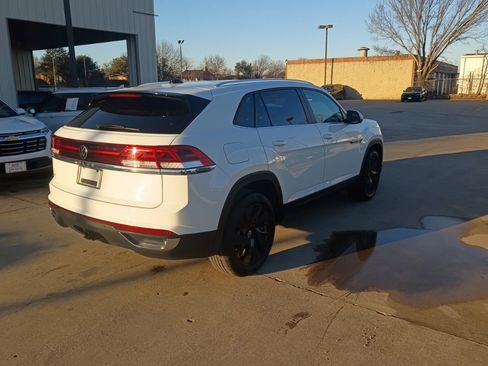 Used 2025 Volkswagen Atlas Cross Sport SE image 8
