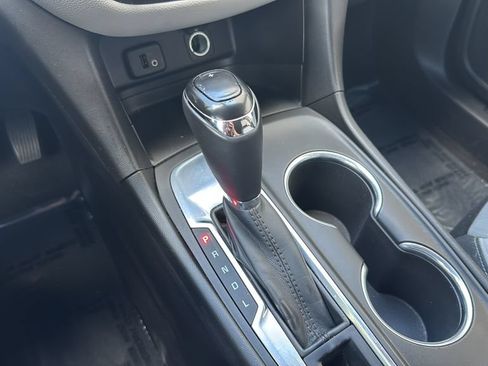 Used 2018 Chevrolet Equinox LT FWD image 23
