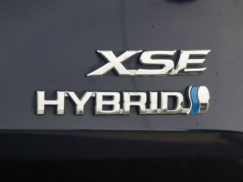 Used 2023 Toyota Sienna XSE image 19