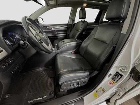 Used 2019 Toyota Highlander Limited Platinum image 14