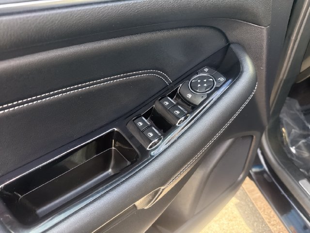 Used 2019 Ford Edge Titanium FWD image 10