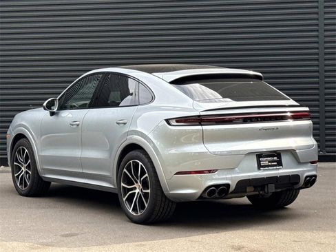 Used 2025 Porsche Cayenne S image 3
