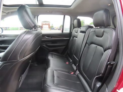 Used 2023 Jeep Grand Cherokee Limited AWD/4WD image 25