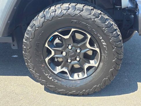 Used 2023 Jeep Wrangler Unlimited Rubicon 4xe w/ Cold Weather Group AWD/4WD image 9