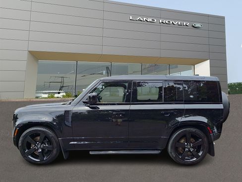 Used 2024 Land Rover Defender 110 V8 AWD/4WD image 6