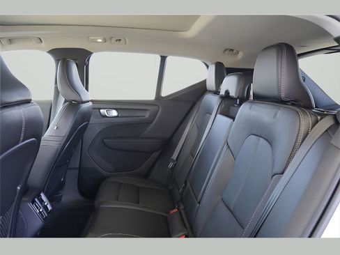 New 2025 Volvo XC40 B5 Core w/ Protection Package Premier image 21