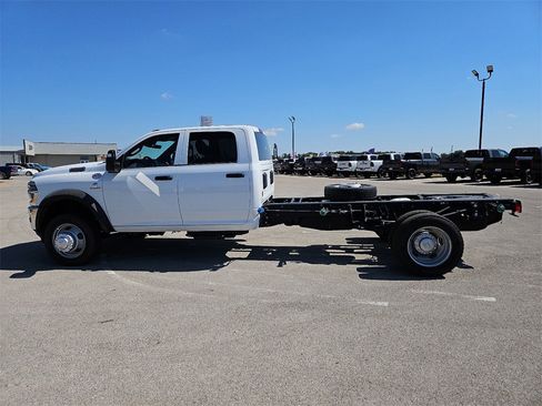New 2026 RAM 5500 Tradesman w/ Chrome Appearance Group image 2