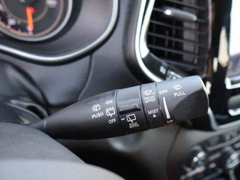 Used 2020 Jeep Cherokee Limited FWD image 22