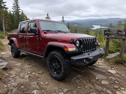 Used 2021 Jeep Gladiator Sport AWD/4WD image 1