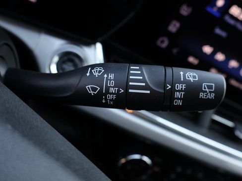 Used 2025 Chevrolet Trax LT FWD image 36