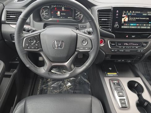 Used 2025 Honda Passport EX-L image 11