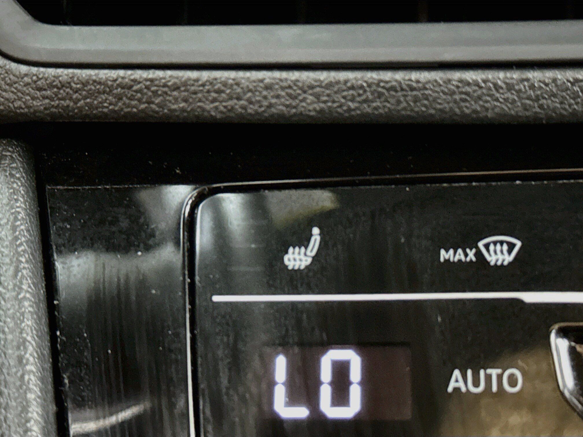 Used 2025 Volkswagen Jetta Sport FWD image 3
