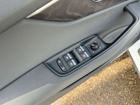 Used 2023 Audi Q8 Premium Plus image 17