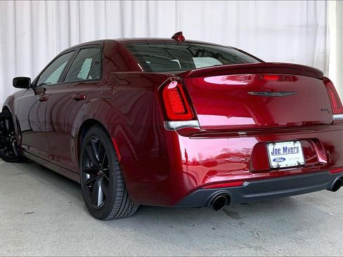 Used 2023 Chrysler 300 C image 5