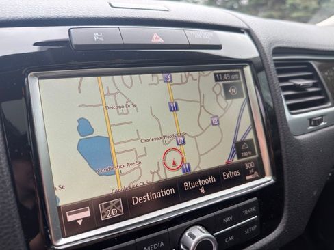 Used 2014 Volkswagen Touareg VR6 image 27