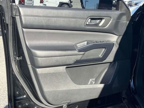 Used 2024 Nissan Pathfinder SV w/ SV Premium Package image 15