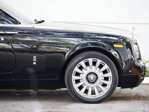 Used 2016 Rolls-Royce Phantom Drophead Coupe image 20