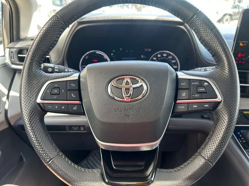 Certified 2023 Toyota Sienna Limited AWD/4WD image 17