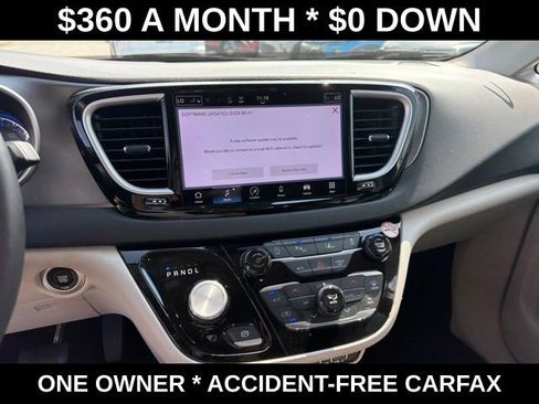Used 2023 Chrysler Pacifica Touring-L FWD image 22