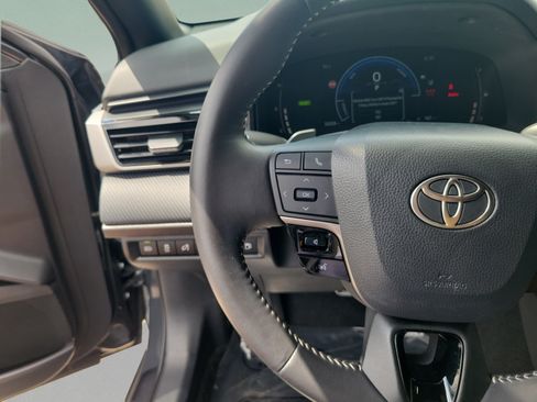 Used 2025 Toyota Camry LE FWD image 17