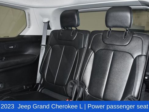 Used 2023 Jeep Grand Cherokee L Limited w/ Black Appearance Package AWD/4WD image 32