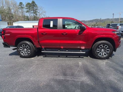 Used 2024 Chevrolet Colorado Z71 w/ Z71 Convenience Package 2 image 3