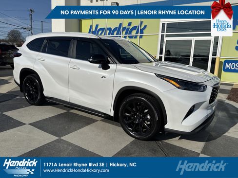 Used 2024 Toyota Highlander XLE image 1