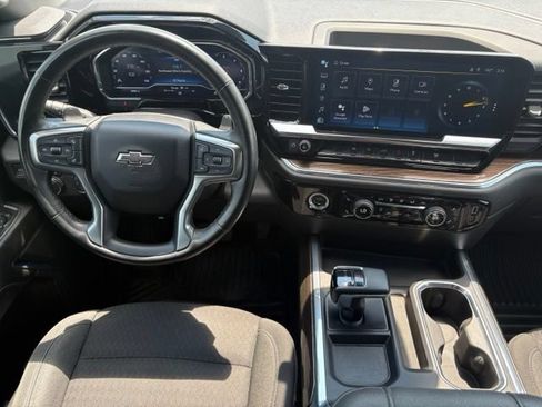Used 2023 Chevrolet Silverado 1500 RST AWD/4WD image 3
