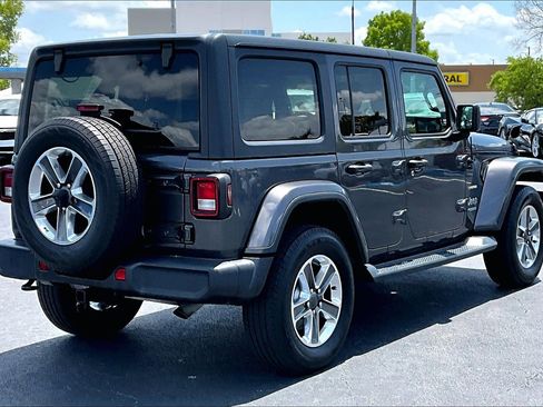 Used 2020 Jeep Wrangler Unlimited Sahara AWD/4WD image 4