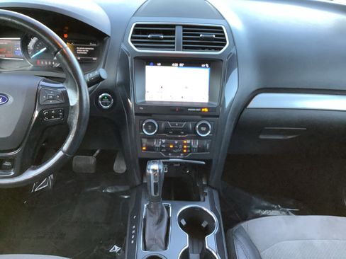 Used 2017 Ford Explorer XLT w/ Equipment Group 202A image 11