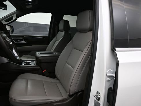 Certified 2024 GMC Yukon SLT w/ SLT Luxury Package image 12