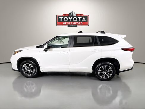 Certified 2023 Toyota Highlander XLE image 4