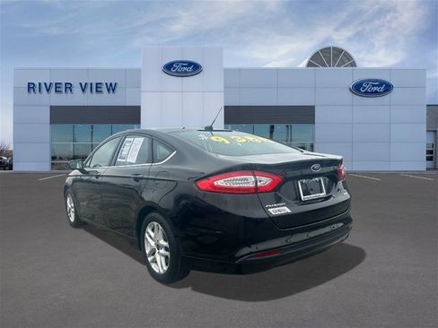 Used 2015 Ford Fusion SE image 4