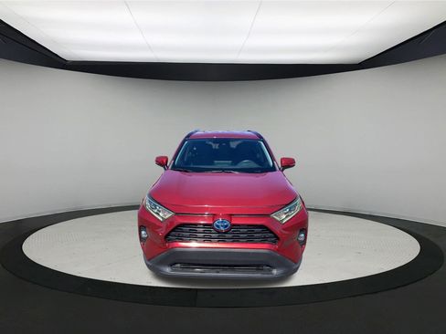 Used 2021 Toyota RAV4 XLE image 3