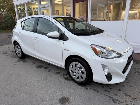 Used 2016 Toyota Prius C Three image 38
