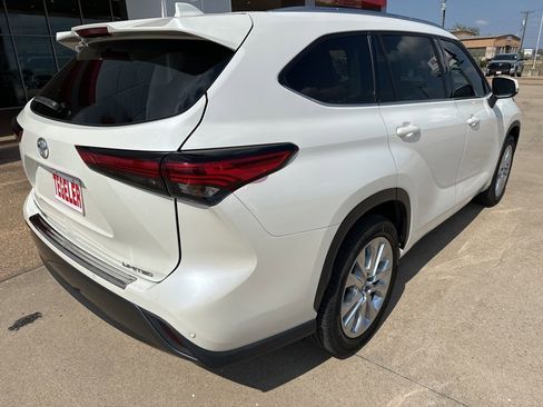 Used 2021 Toyota Highlander Limited image 7