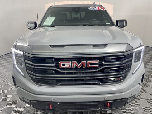Used 2024 GMC Sierra 1500 AT4 w/ Technology Package AWD/4WD image 8