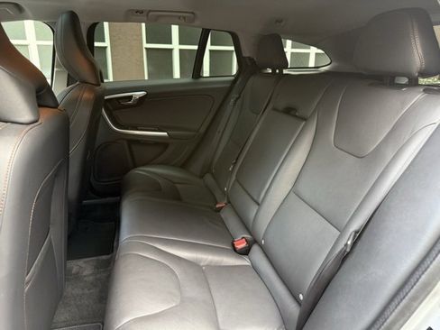 Used 2016 Volvo V60 T5 Cross Country Platinum image 28
