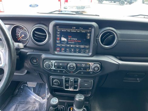 Used 2018 Jeep Wrangler Unlimited Sahara w/ Dual Top Group AWD/4WD image 40