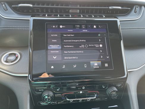 New 2025 Jeep Grand Cherokee Altitude image 30