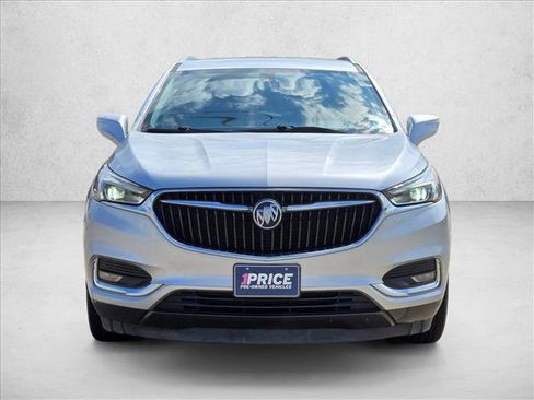 Used 2020 Buick Enclave Essence FWD image 2